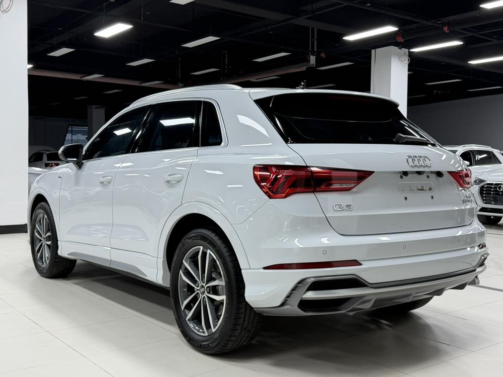 Audi Q3 2022 car image #5