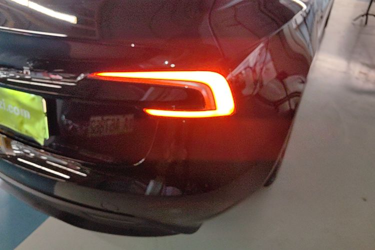 Tesla Model 3 2023 car image #8