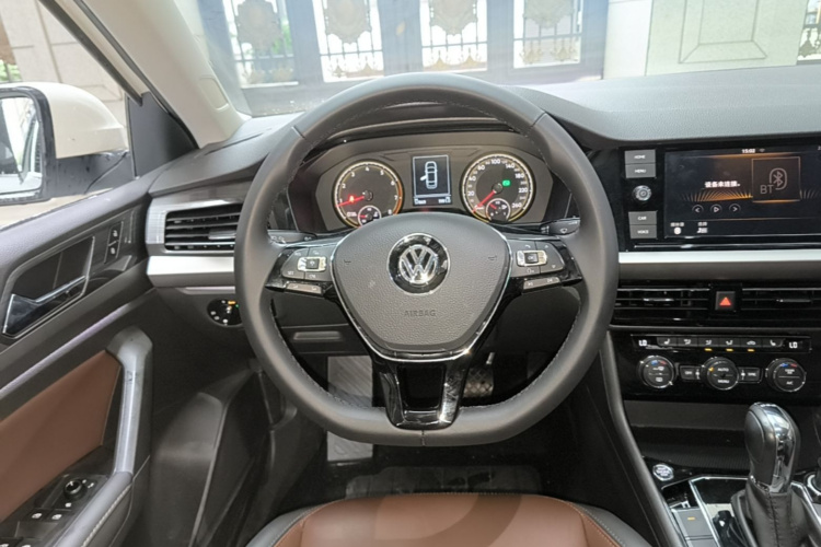 Volkswagen Lavida 2019 car image #11