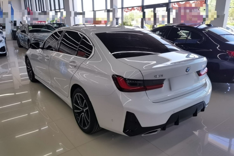 BMW 3 Series 2025 car image #5