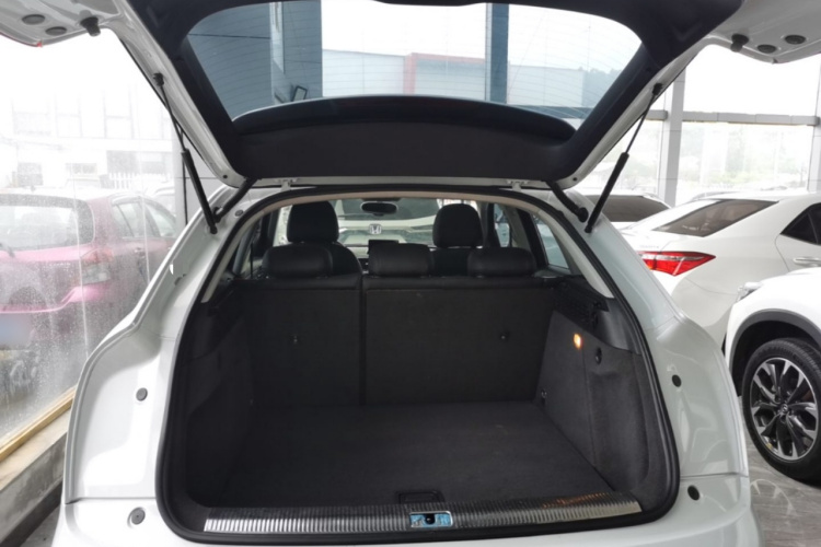Audi Q3 2015 car image #19
