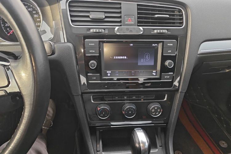 Volkswagen Golf 2018 car image #13
