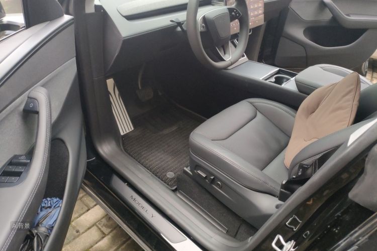 Tesla Model Y 2025 #18 Tesla Model Y 2025 car image #18
