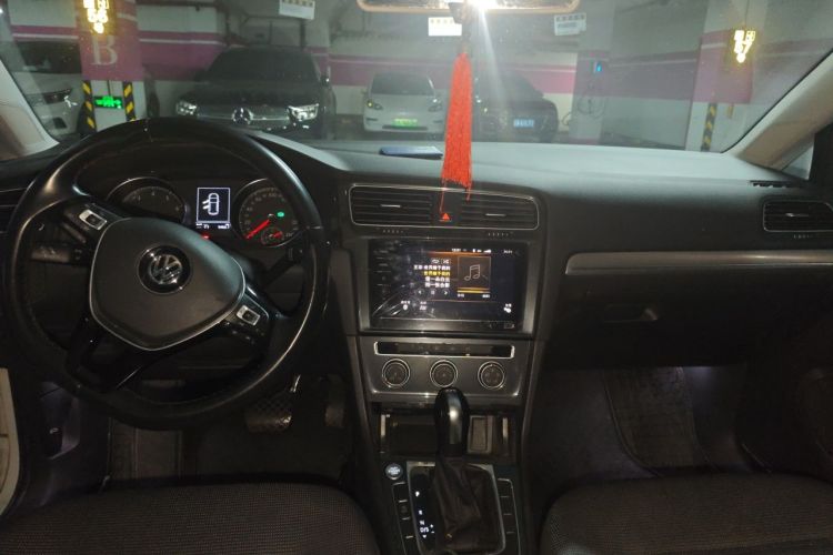 Volkswagen Golf 2020 car image #7