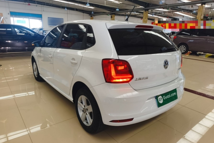 Volkswagen Polo 2015 car image #5