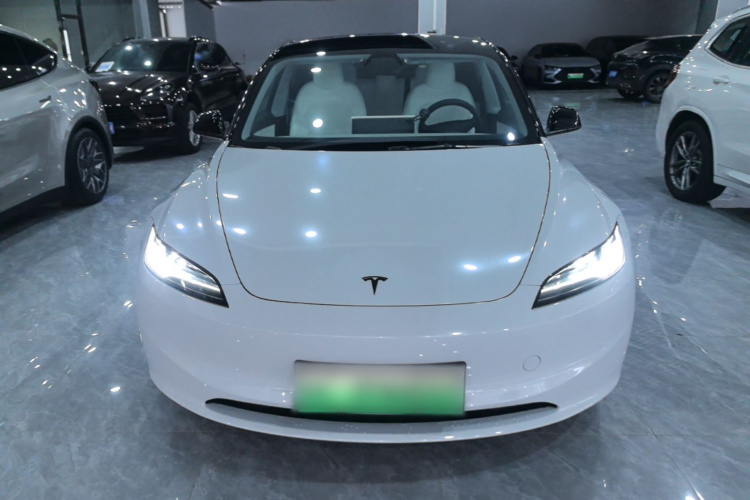 Tesla Model 3 2024 car image #3