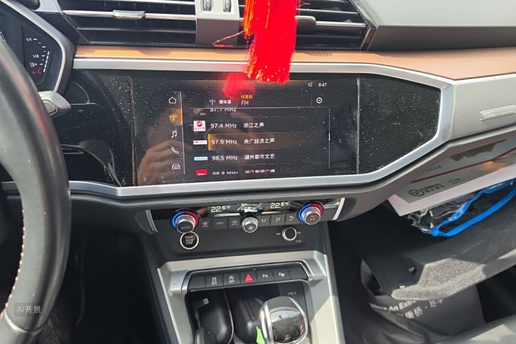 Audi Q3 2021 car image #15