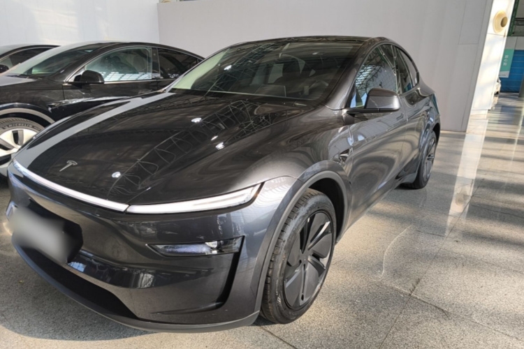Tesla Model Y 2025 #2 Tesla Model Y 2025 car image #2