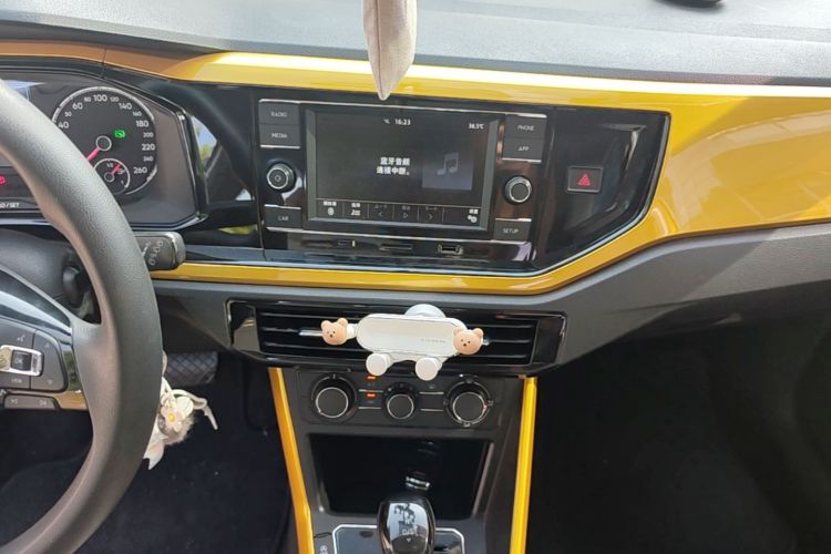 Volkswagen Polo 2019 car image #17