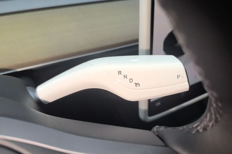 Tesla Model Y 2023 #14 Tesla Model Y 2023 car image #14