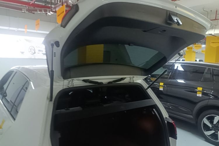 Volkswagen Golf 2018 car image #19