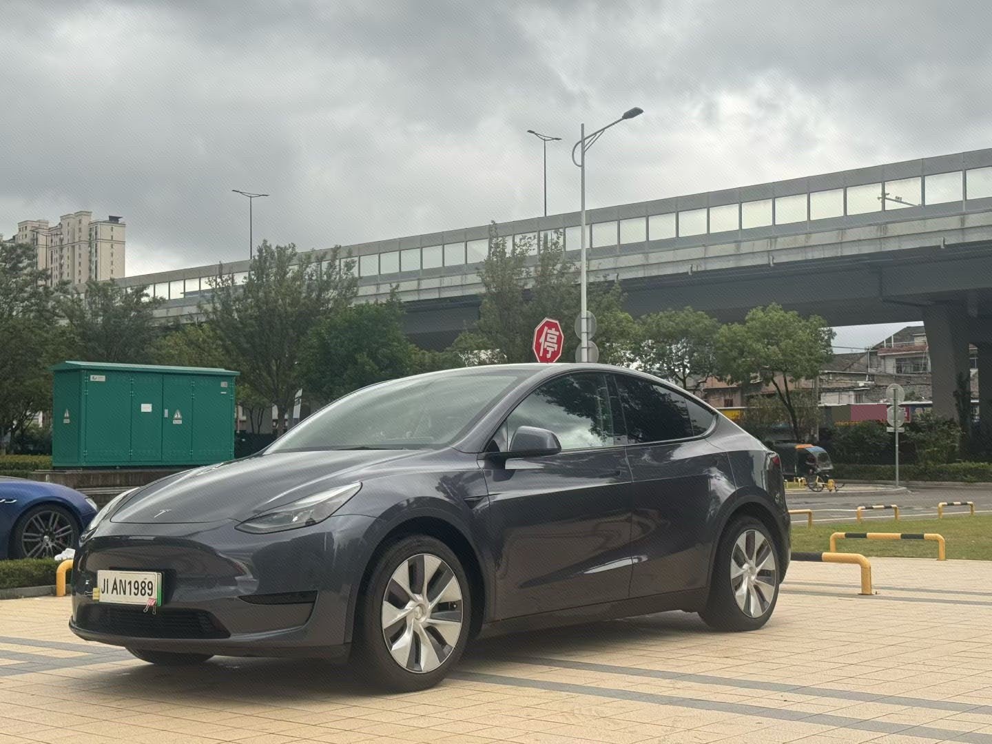 Tesla Model Y 2022 Tesla Model Y 2022 car image