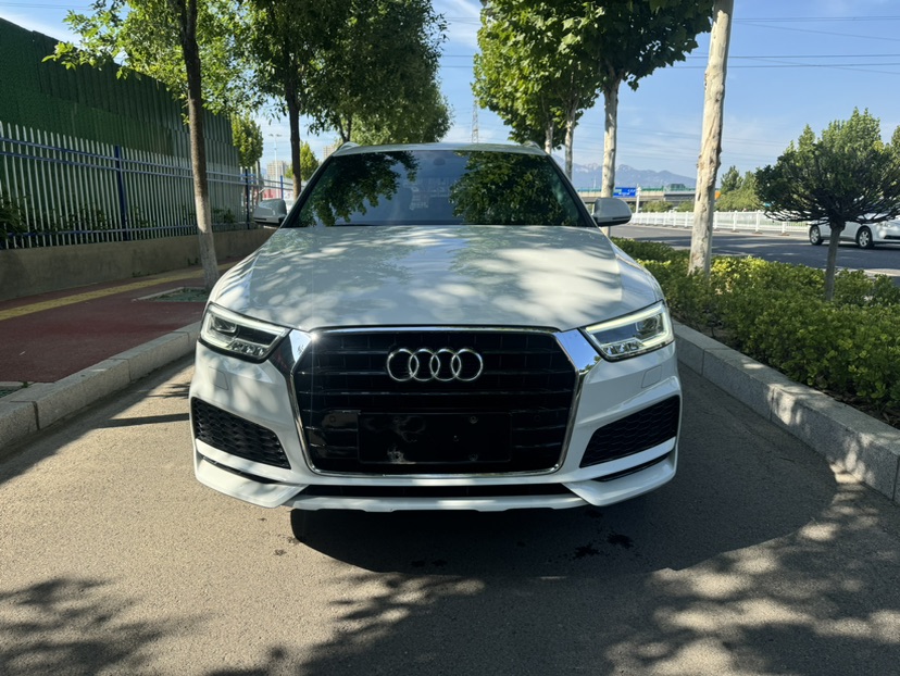 Audi Q3 2019 car image #2