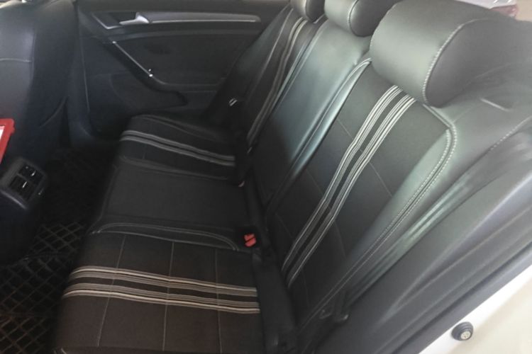 Volkswagen Golf 2018 car image #17