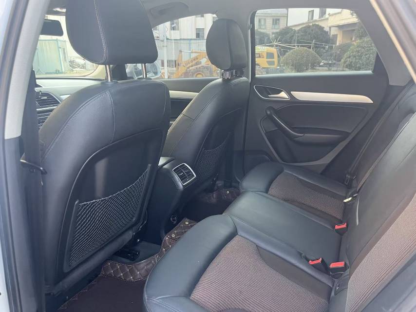 Audi Q3 2017 car image #7