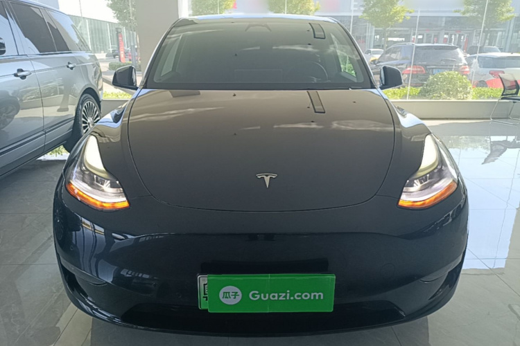 Tesla Model Y 2023 car image #3