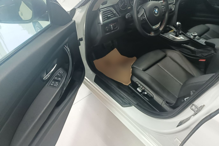 BMW 3 Series GT 2018 изображение автомобиля #16