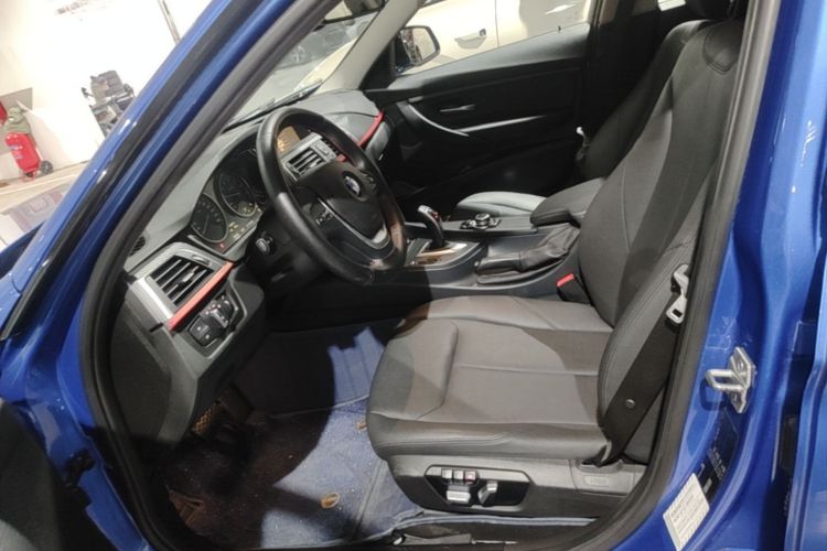 BMW 3 Series 2017 car image #23
