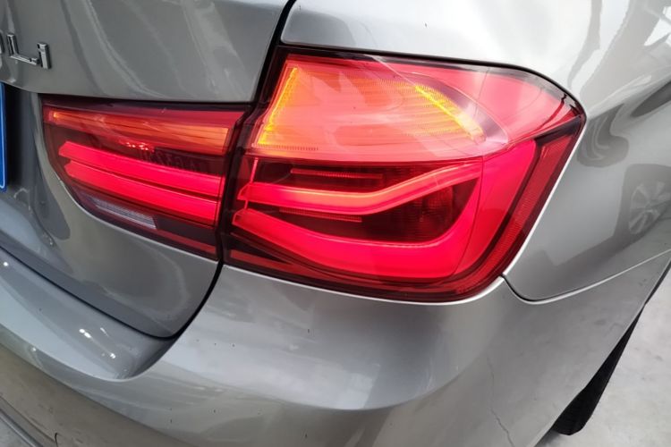 BMW 3 Series 2018 #8 BMW 3 Series 2018 car image #8