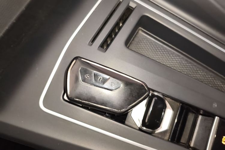 Volkswagen Golf 2023 #9 Volkswagen Golf 2023 car image #9