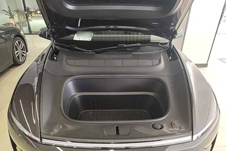 Tesla Model Y 2025 #22 Tesla Model Y 2025 car image #22