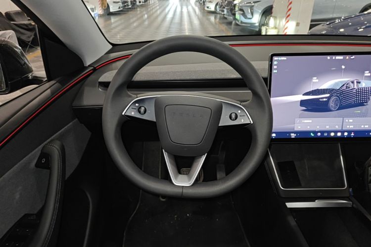Tesla Model Y 2025 #11 Tesla Model Y 2025 car image #11