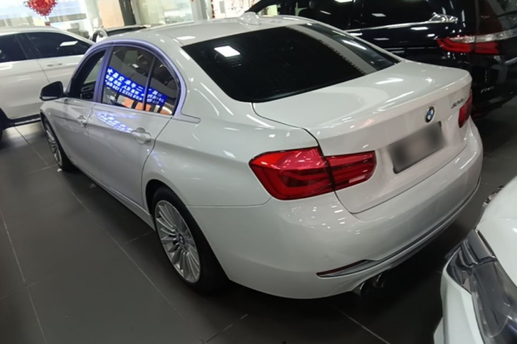 BMW 3 Series 2018 #5 BMW 3 Series 2018 car image #5