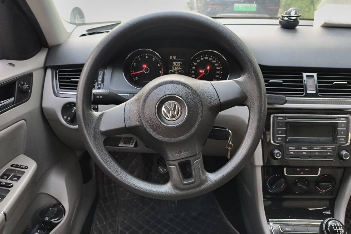 Volkswagen Bora 2013 car image #22
