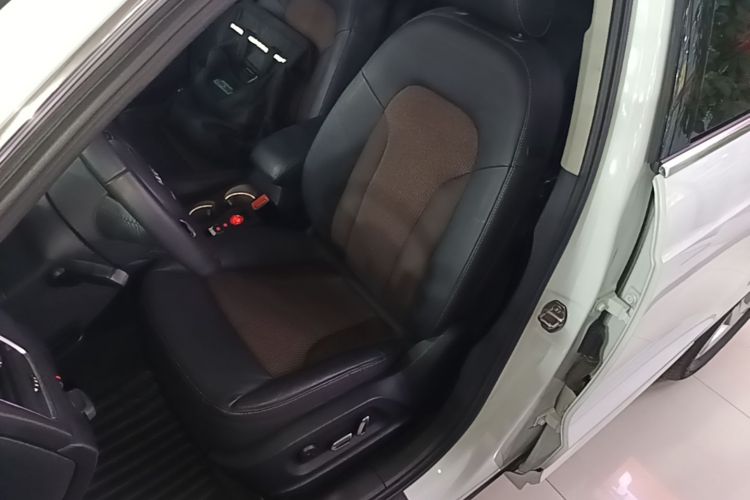 Audi Q3 2018 car image #15