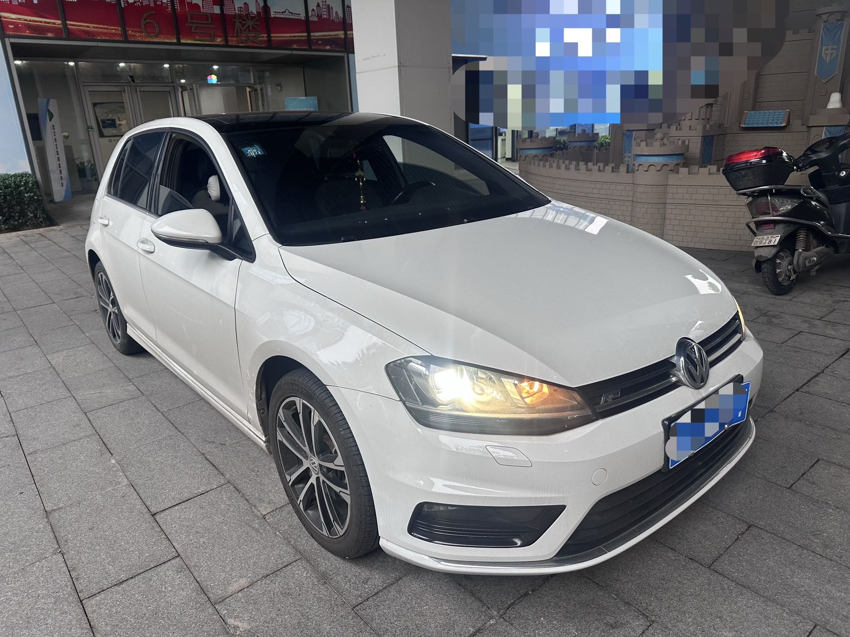 Volkswagen Golf 2017 car image #3