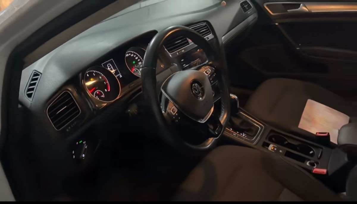 Volkswagen Golf 2019 car image #3