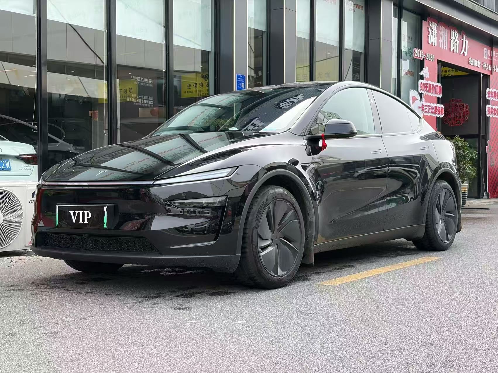 Tesla Model Y 2025 car image 