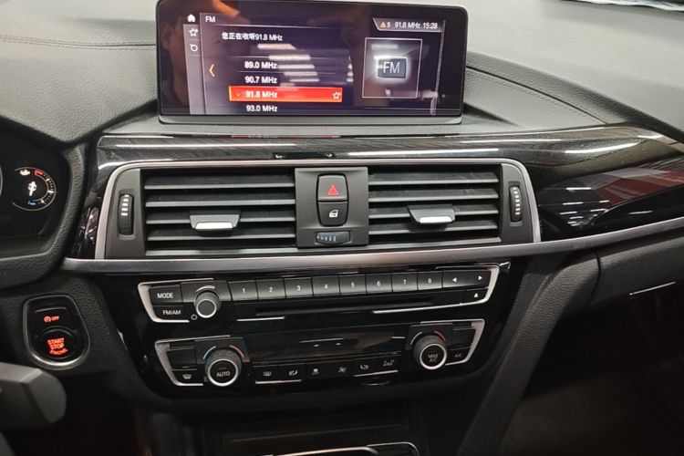 BMW 3 Series 2018 car image #15