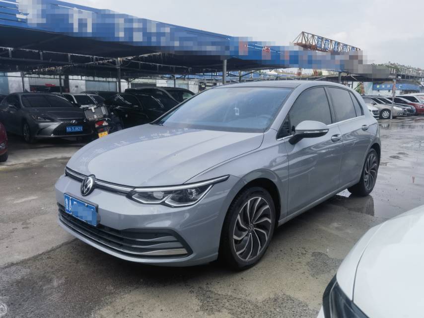 Volkswagen Golf 2023 immagine di auto 