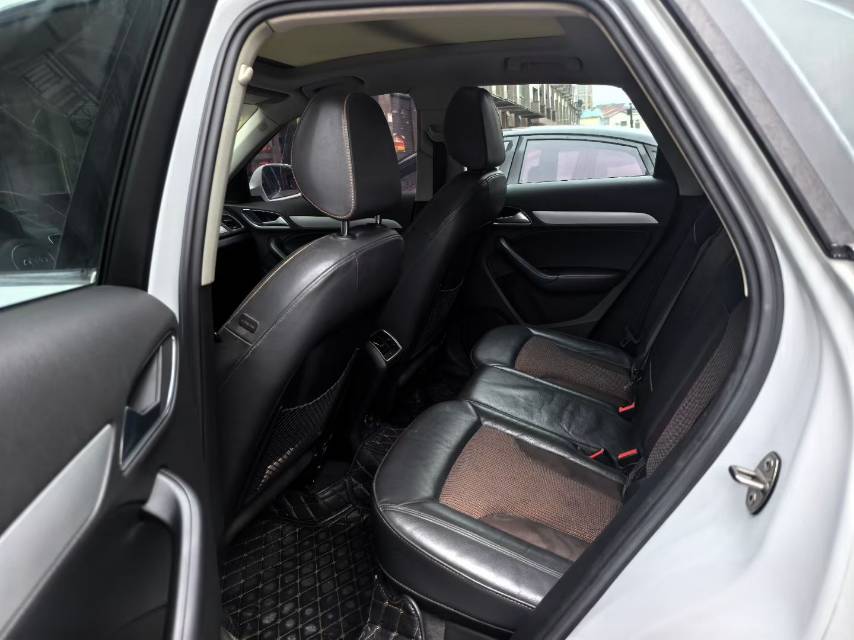 Audi Q3 2019 car image #7