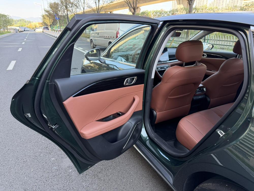 GEELY Emgrand 2025 car image #18