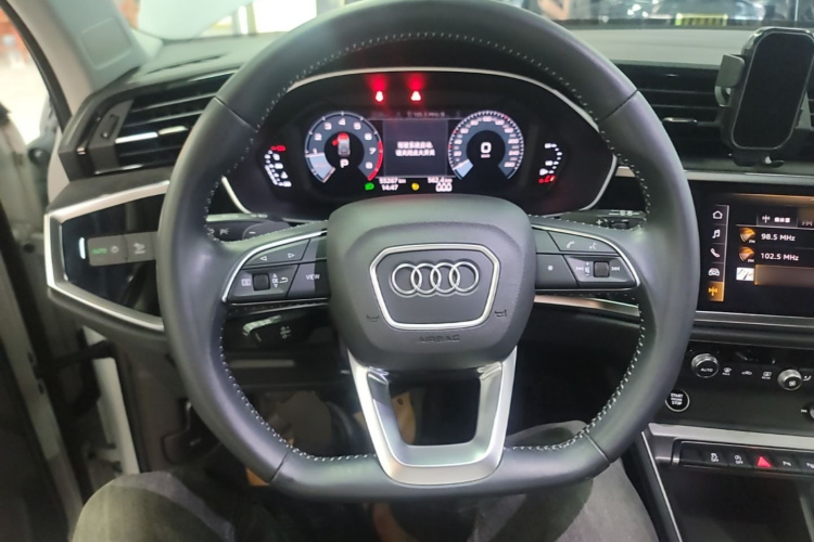 Audi Q3 2021 car image #11