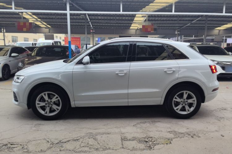 Audi Q3 2018 car image #7