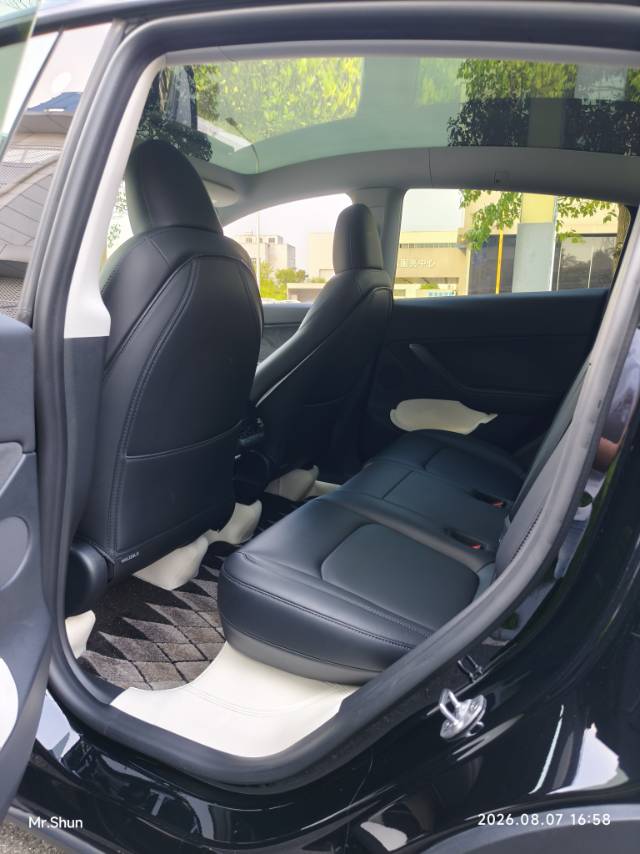 Tesla Model Y 2024 #9 Tesla Model Y 2024 car image #9
