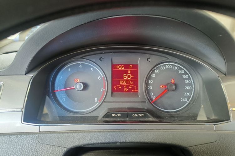 Volkswagen Santana 2017 car image #12