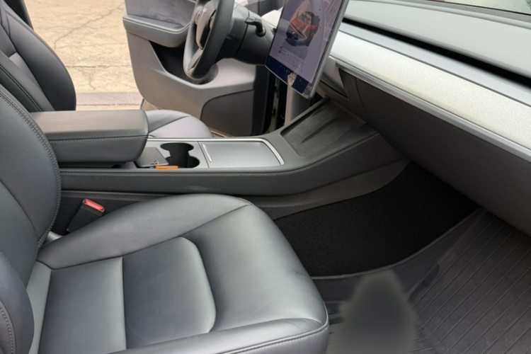 Tesla Model Y 2023 #14 Tesla Model Y 2023 car image #14