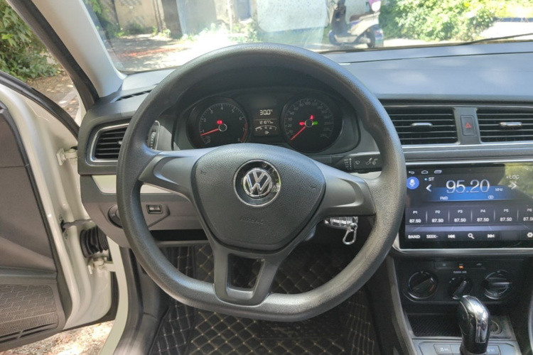 Volkswagen Lavida 2019 car image #11
