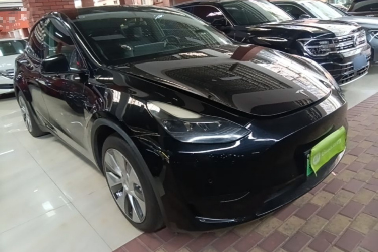 Tesla Model Y 2023 #4 Tesla Model Y 2023 car image #4