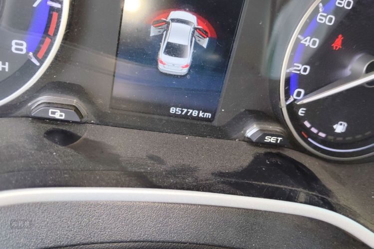 GEELY Emgrand 2019 car image #14