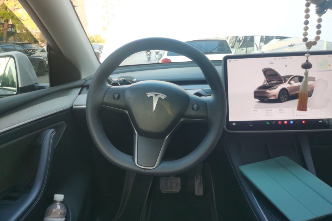 Tesla Model Y 2025 immagine di auto #22