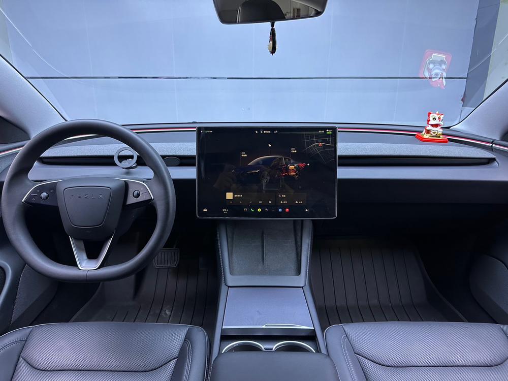 Tesla Model 3 2024 car image #8