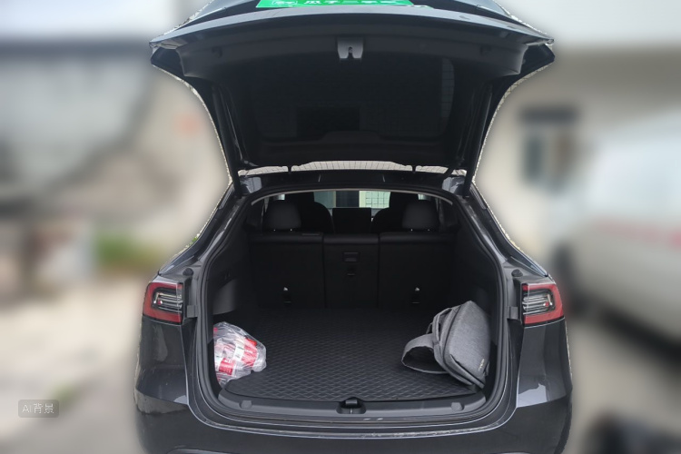 Tesla Model Y 2024 car image #21