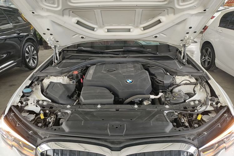 BMW 3 Series 2021 car image #20