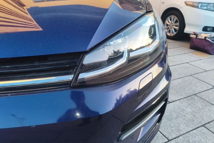 Volkswagen Golf 2019 car image #25