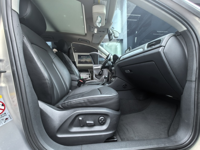 Audi Q3 2015 car image #7